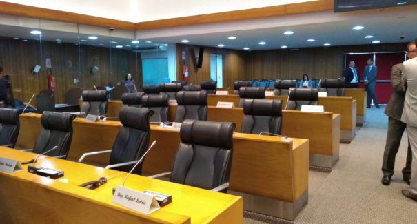 Assembleia Legislativa apresenta em sessão esvaziada no pós-eleição