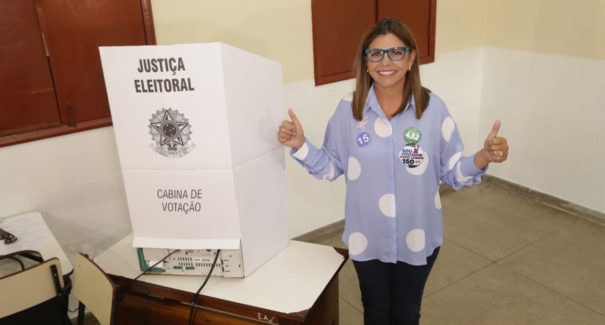 Roseana vota e diz estar confiante para eventual segundo turno
