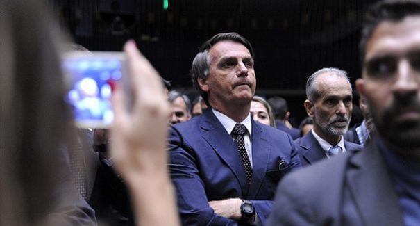 Pesquisa aponta Bolsonaro como favorito em 2022 seguido por Lula e Moro