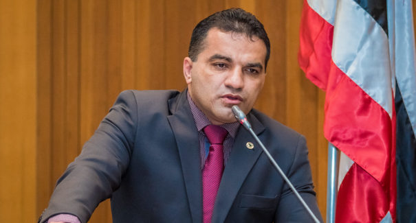 Deputado federal Josimar de Maranhãozinho sofre acidente de carro