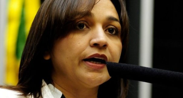 Eliziane declara apoio a Haddad e igreja repudia