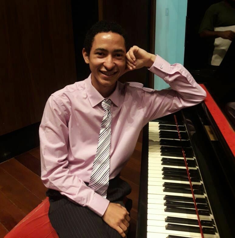 Jovem pianista faz apresentação solo na Escola de Música do Maranhão