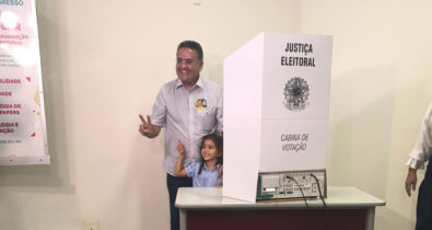 Roberto Rocha vota e diz que radicalismo tomou conta do país