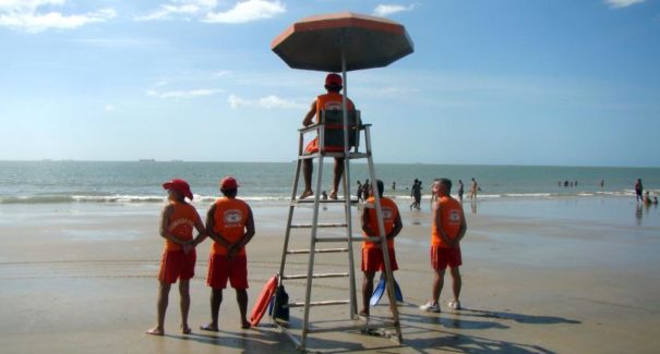 Corpo de Bombeiros salva vidas nas praias de São Luís