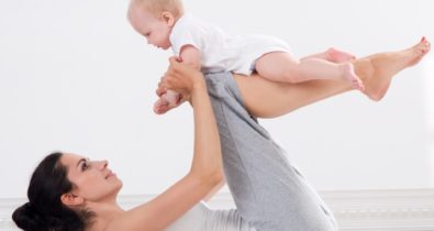 7 exercícios de yoga para praticar com bebês e crianças