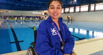 “Meu esforço vale a pena”, diz Izabelly Vitória, medalha de ouro na natação paralímpica