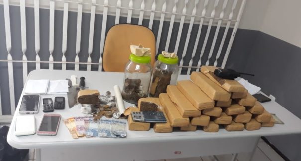 Casal de traficantes portando 15kg de maconha é preso no Cohatrac