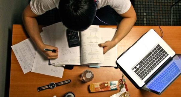 Conheça 3 sites para estudar de graça para concurso
