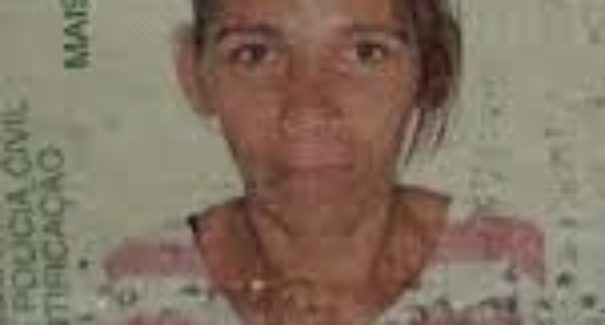 Mulher é executada a tiros na porta de casa