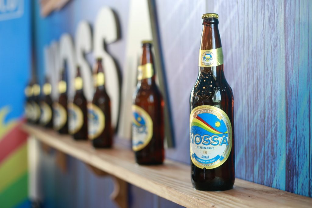 Ambev testa cerveja a partir de mandioca produzida no Maranhão
