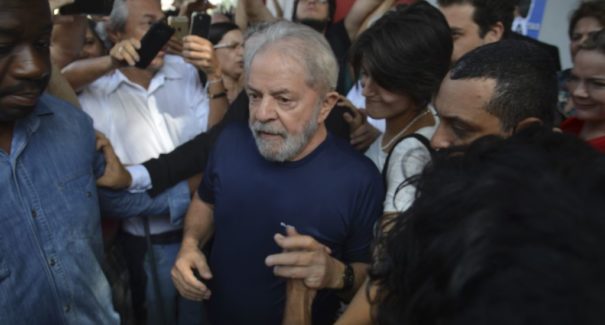 Ministro do Supremo suspende prisão em segunda instância, o que pode libertar Lula