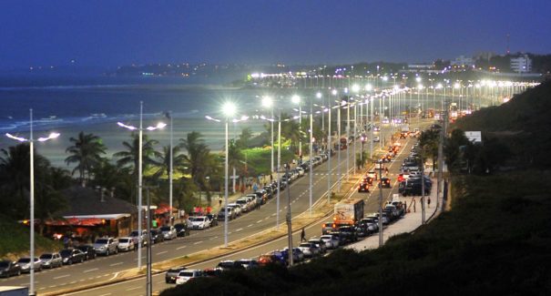 Trecho da Avenida Litorânea tem restrição no horário de estacionamento