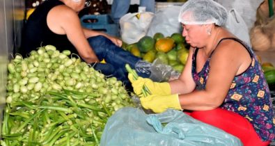 Prefeitura realiza distribuição de alimentos no bairro da Liberdade