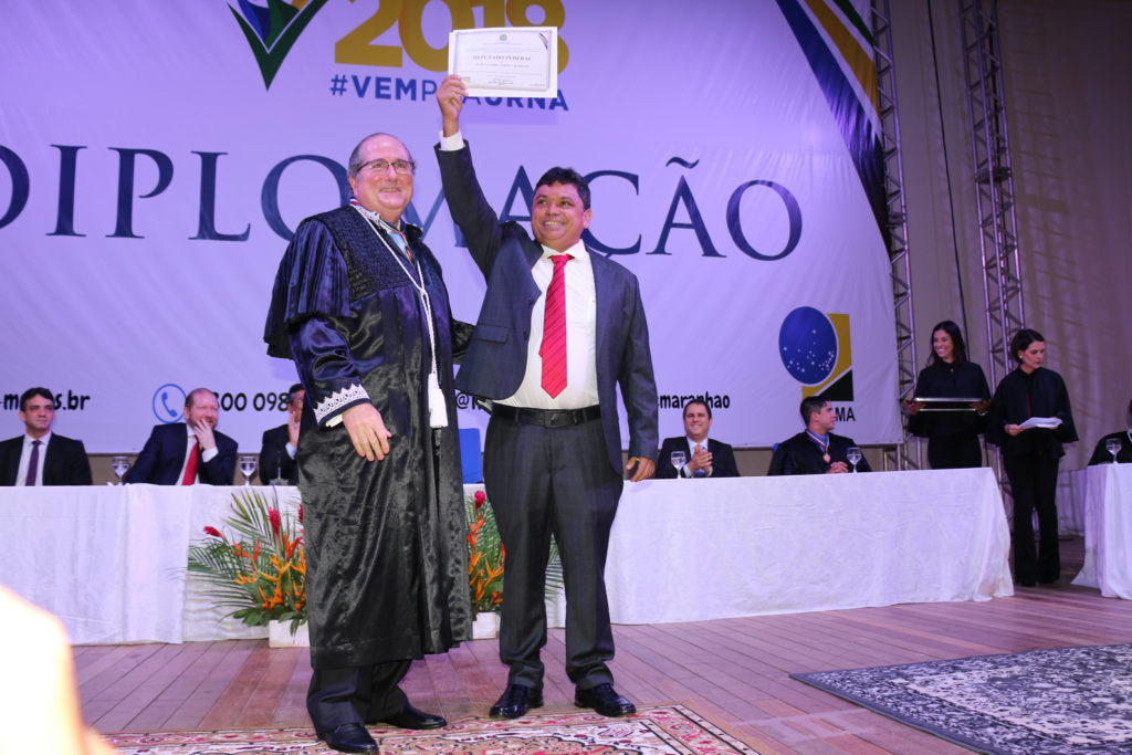 Márcio Jerry foi o primeiro a receber o diploma de deputado, rito seguiu regras do Tribunal Regional Eleitoral (Foto: Ascom/TRE)