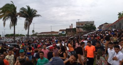 Pré-carnaval surpreende ao reunir milhares e é forçado a encerrar