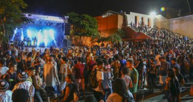 Festival de fim de ano traz samba e carnaval maranhense na Praça Nauro Machado