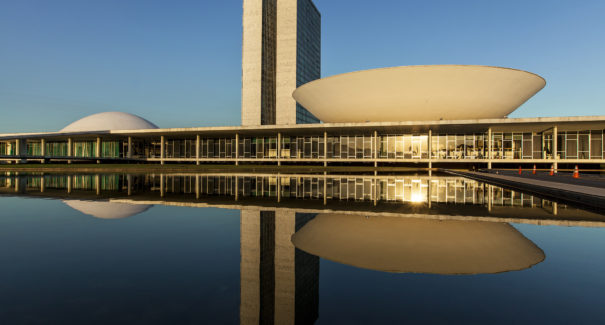 Governo bloqueia mais R$ 1,44 bilhão do Orçamento