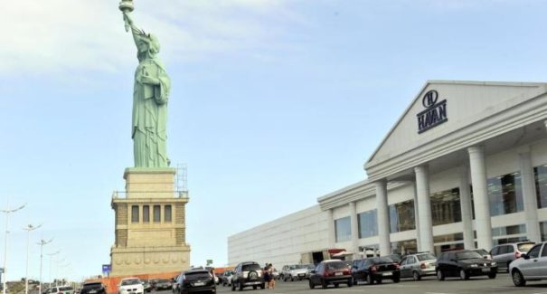 Ministério Público questiona instalação de estátua na Daniel de La Touche e cobra regularização