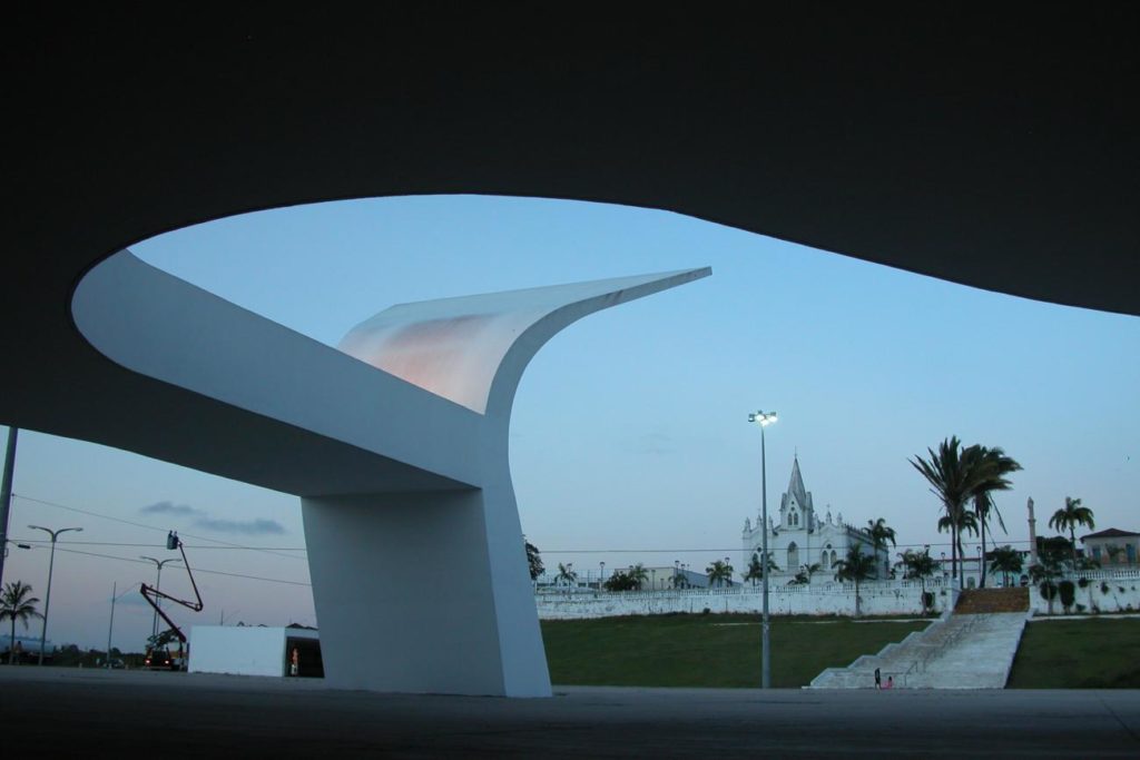 Praça Maria Aragão e outras 7 grandes obras de Oscar Niemeyer