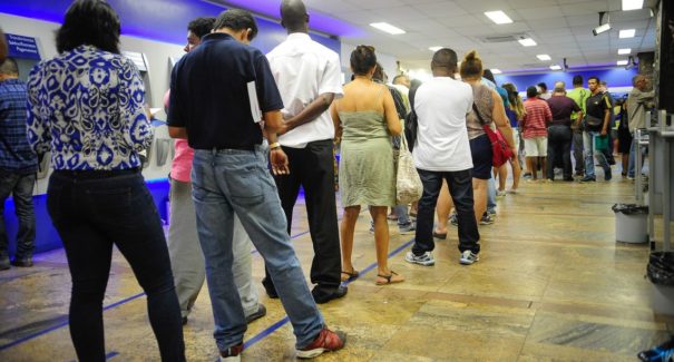 Caixa é multada em R$ 1 milhão por aglomerações em agências no Maranhão