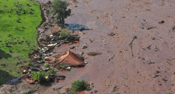 Por risco de outra barragem desabar, Bombeiros ordenam evacuar a área