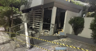 Bandidos explodem caixas eletrônicos do Banco do Brasil na Avenida dos Holandeses