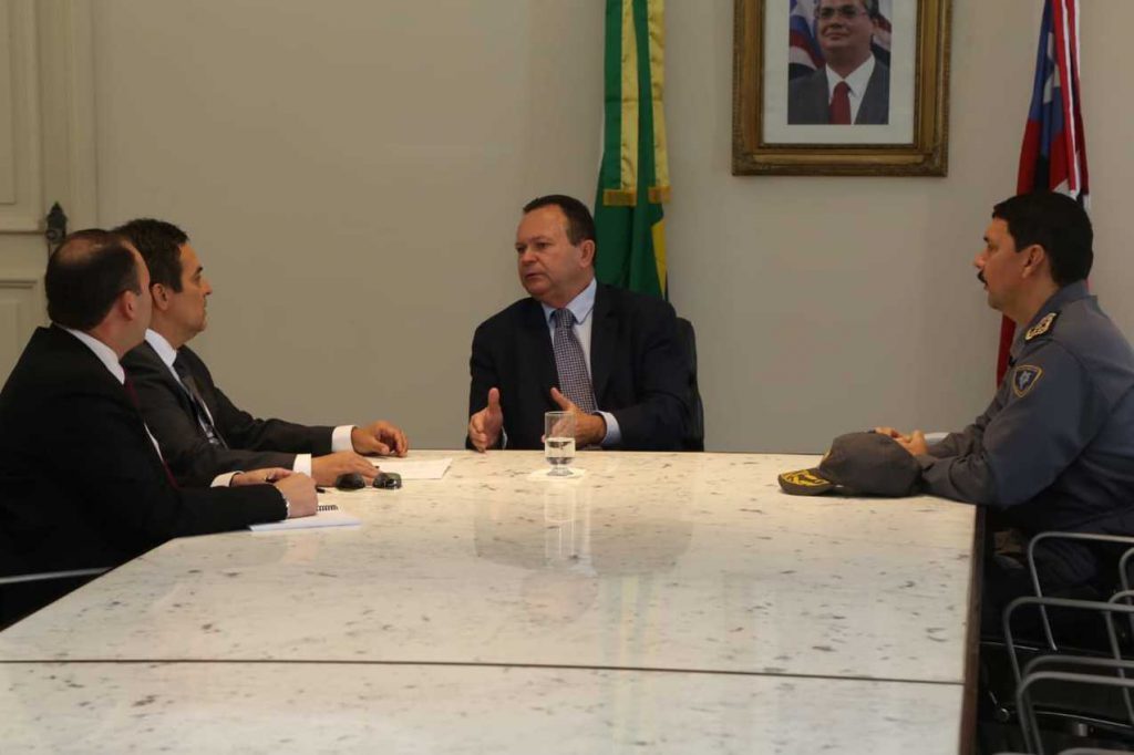 Carlos Brandão reafirmou a disposição do aparato da Segurança Pública para solucionar o crime. (Foto: Handson Chagas)