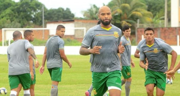 Sampaio agora só pensa no Confiança