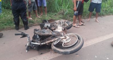 Após colisão frontal com uma carreta motociclista morre na BR 222