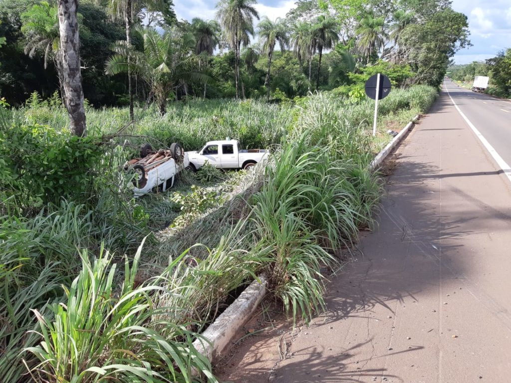 Acidente com duas caminhonetes da mesma família deixa sete pessoas feridas
