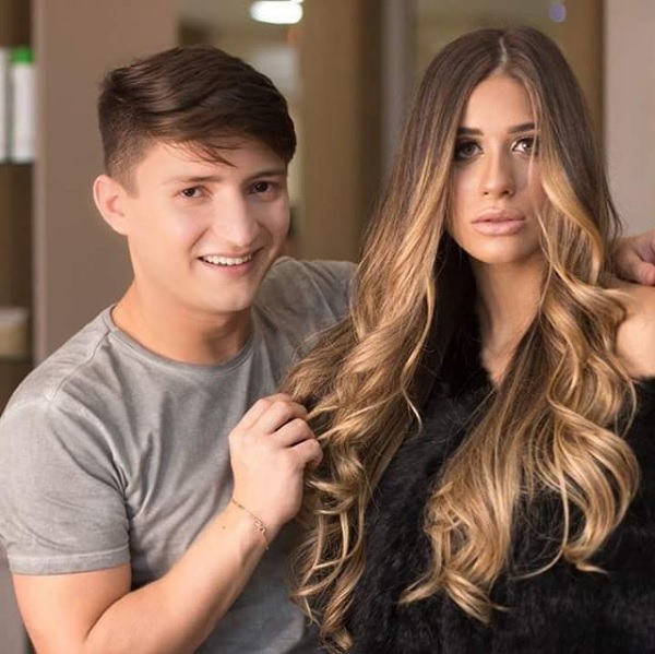 O cabeleireiro e a modelo Carol Sousa, foto de Ricardo Maluf. 