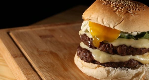 Do Bikefood à loja física, conheça o B.Burguer