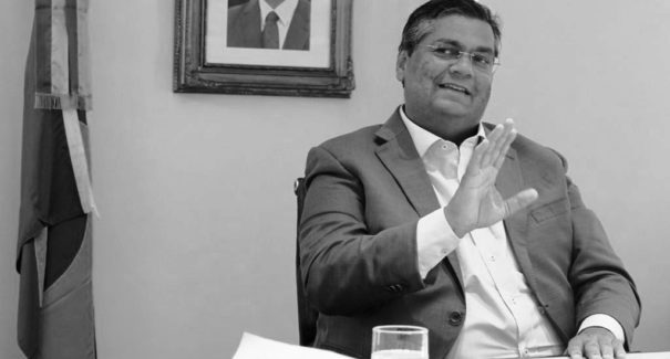 Flávio Dino: “Jesus Cristo era mais do Estatuto do Desarmamento do que do decreto de Bolsonaro”