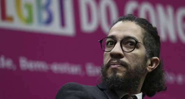 Flavio Dino sai em defesa de Jean Wyllys após postagens de Bolsonaro