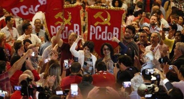 Comunistas fecham com Maia e podem ficar ao lado de Bolsonaro na eleição da Câmara