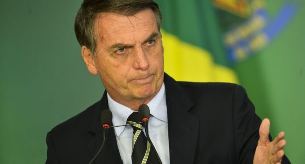 Bolsonaro dá o primeiro passo para facilitar a posse de armas no Brasil