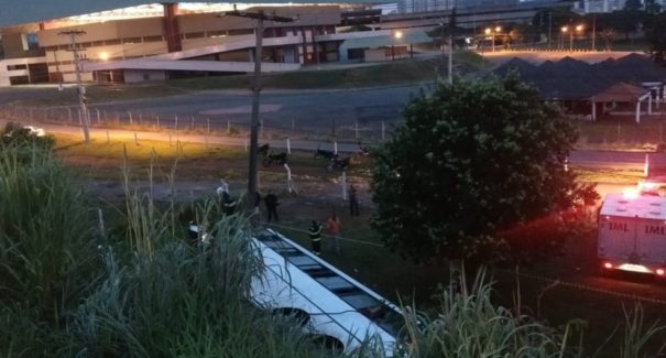 Ônibus que saiu do Maranhão sofre acidente, deixa 2 mortos e mais de 40 feridos