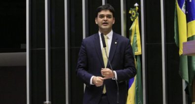 “Bolsonaro erra ao rebaixar o valor do salário mínimo”, afirma deputado Rubens Jr