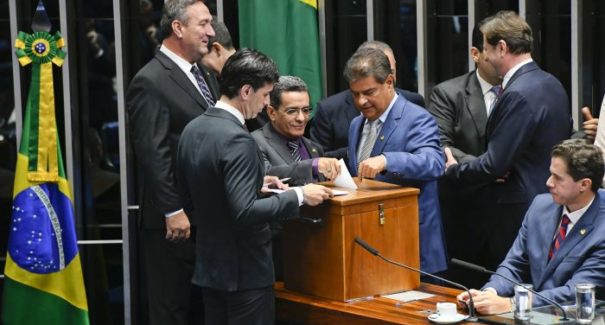 Maranhense é suspeito de fraudar eleição no Senado, diz revista