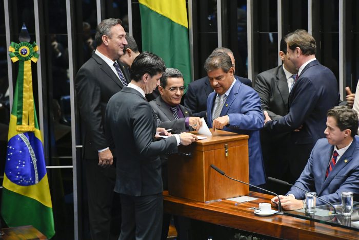 Maranhense é suspeito de fraudar eleição no Senado, diz revista