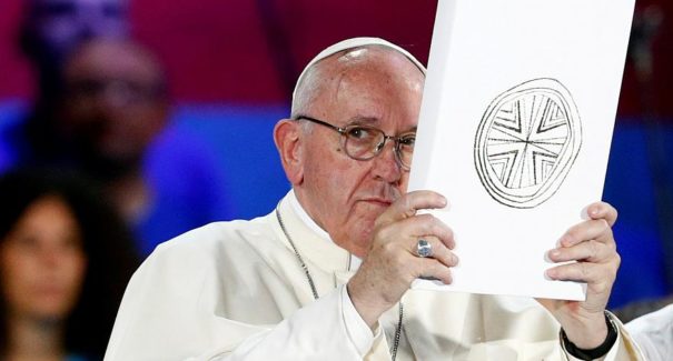 Papa anuncia medidas para combater abusos contra crianças