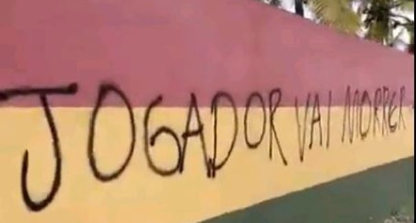 Torcedor ou facção? Muro do Sampaio é pichado com ameaça a jogadores