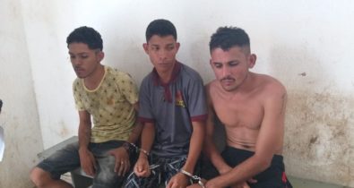 Três jovens são presos por suspeita de envolvimento com tráfico de drogas