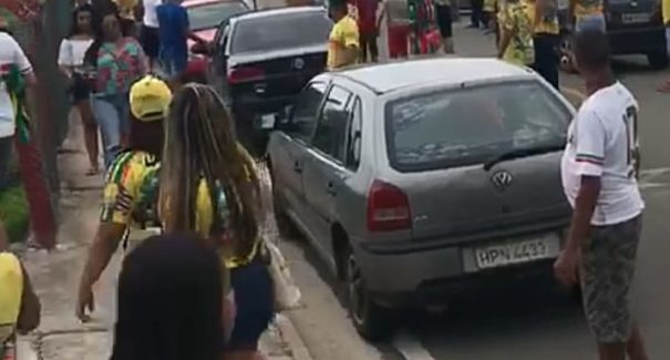 Torcedores do Moto e Sampaio entram em confusão durante abertura dos portões