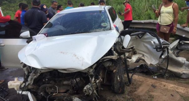 Após colidir em estrutura metálica, motorista morre na BR 222