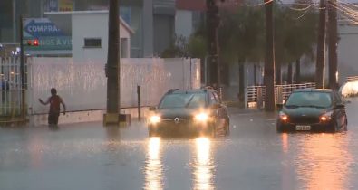 Forte chuva causa alagamentos e transtornos em São Luís