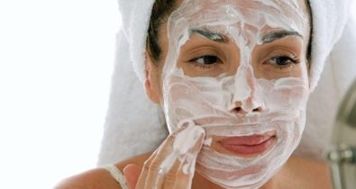 7 passos para fazer uma limpeza de pele profunda em casa