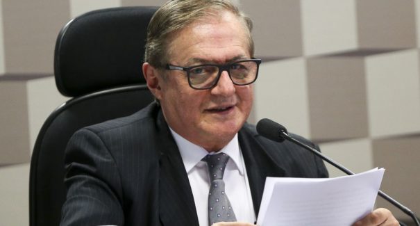 Ministro da Educação recua e atualiza carta às escolas do Brasil