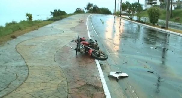 Homem é arremessado de motocicleta após colisão em São Luís