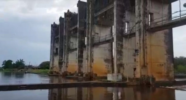 Barragem do Rio Pericumã se rompe e inunda bairros em Pinheiro